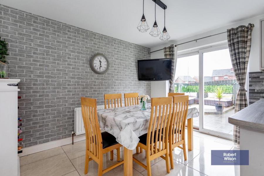 67 Larkfield Meadows