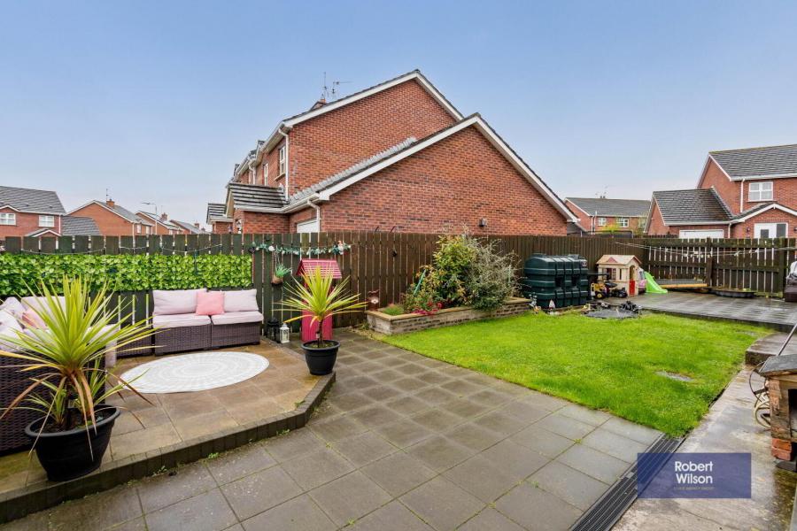 67 Larkfield Meadows