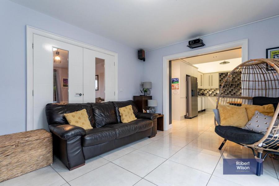 1 Damhill Gate