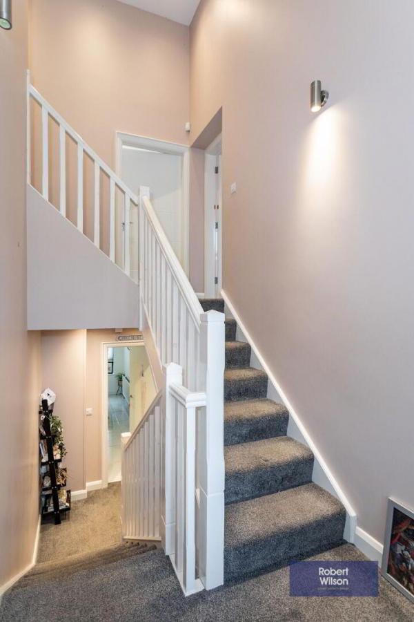 1 Damhill Gate
