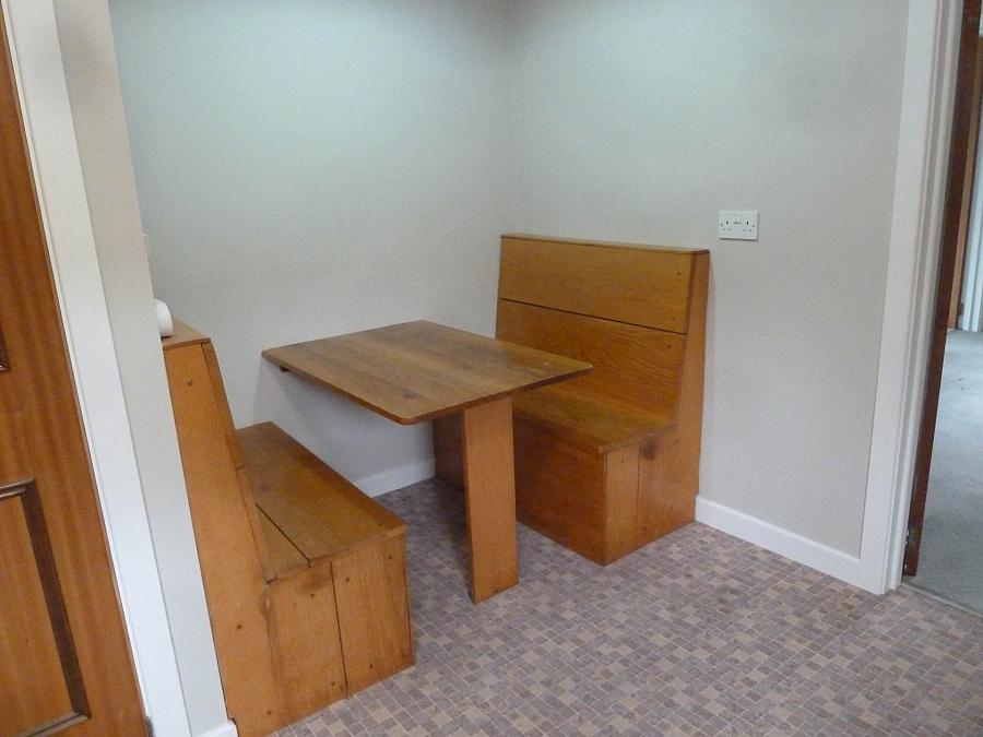 6 Lakeview Park
