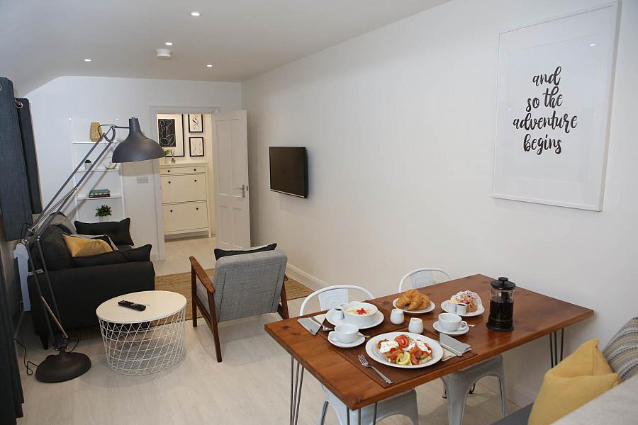 Apartment 1 - 11 East Bridge St