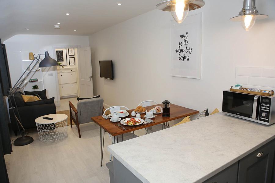 Apartment 1 - 11 East Bridge St