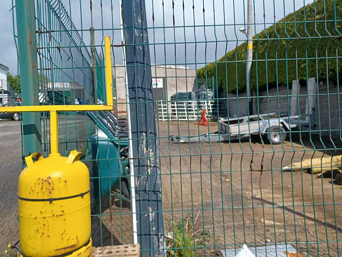 Tracey`s Garage And Shop Brollagh Road