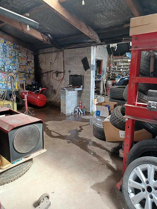 Tracey`s Garage And Shop Brollagh Road