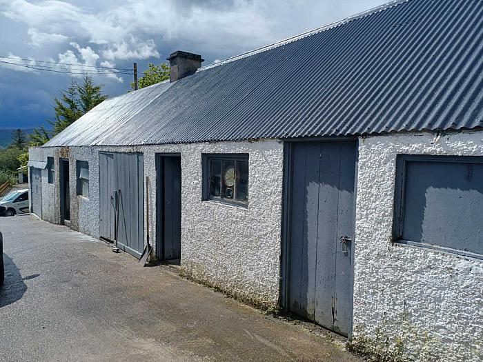 Tracey`s Garage And Shop Brollagh Road