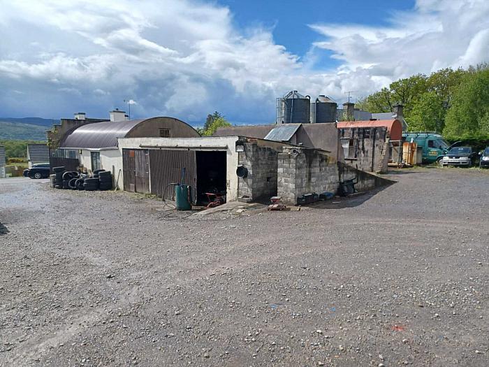 Tracey`s Garage And Shop Brollagh Road