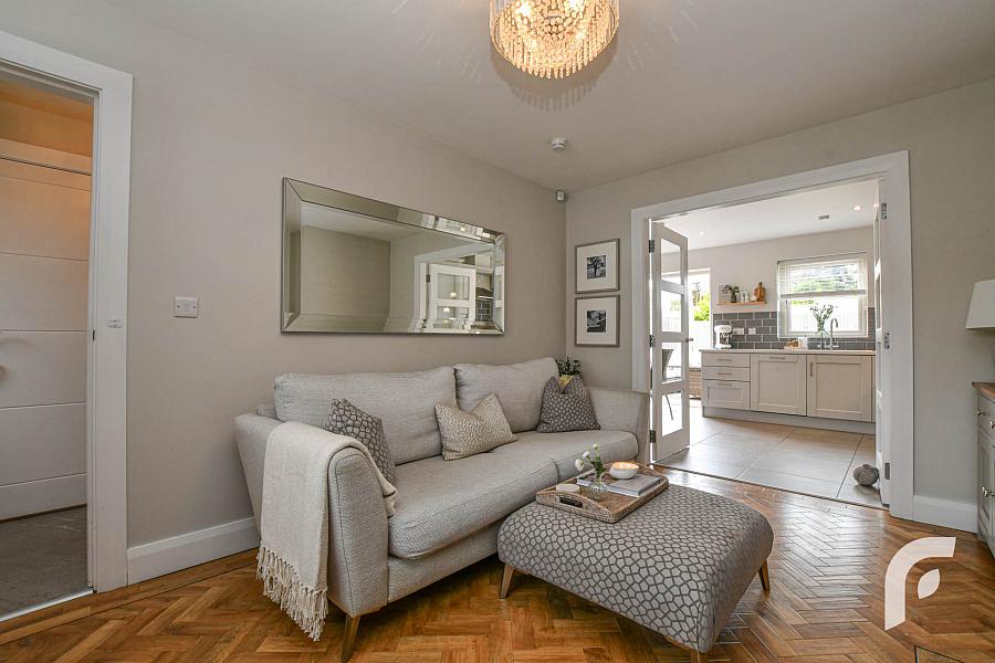 12 Loughshore Manor