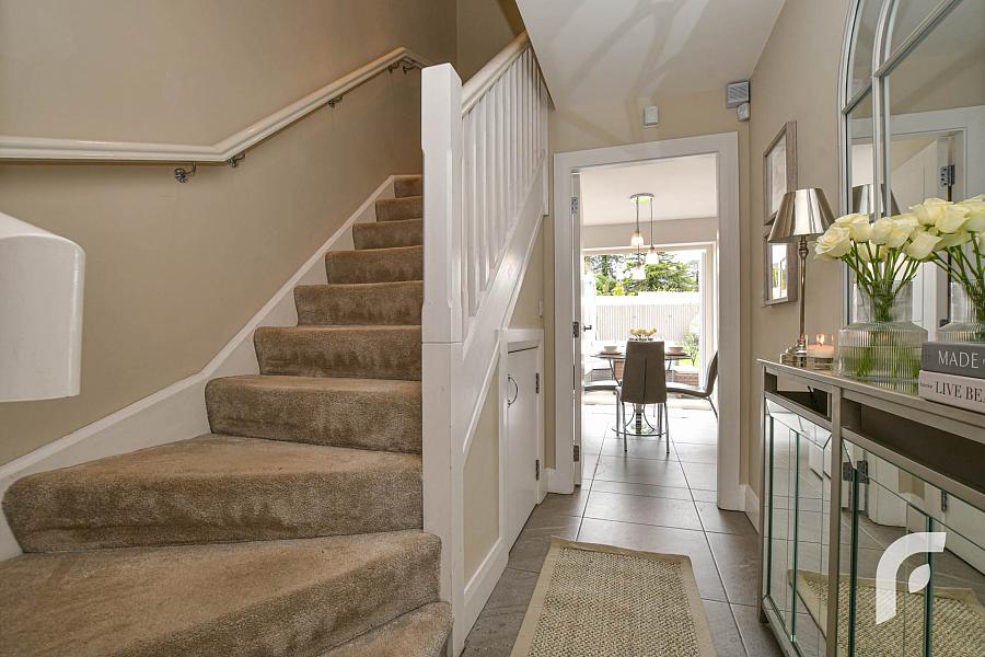 12 Loughshore Manor