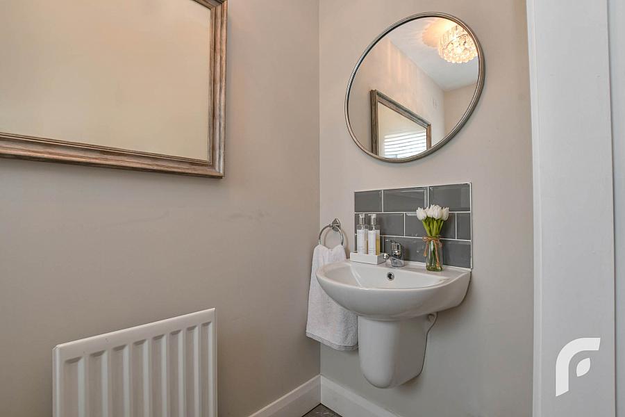 12 Loughshore Manor