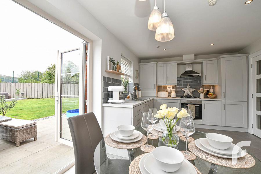 12 Loughshore Manor