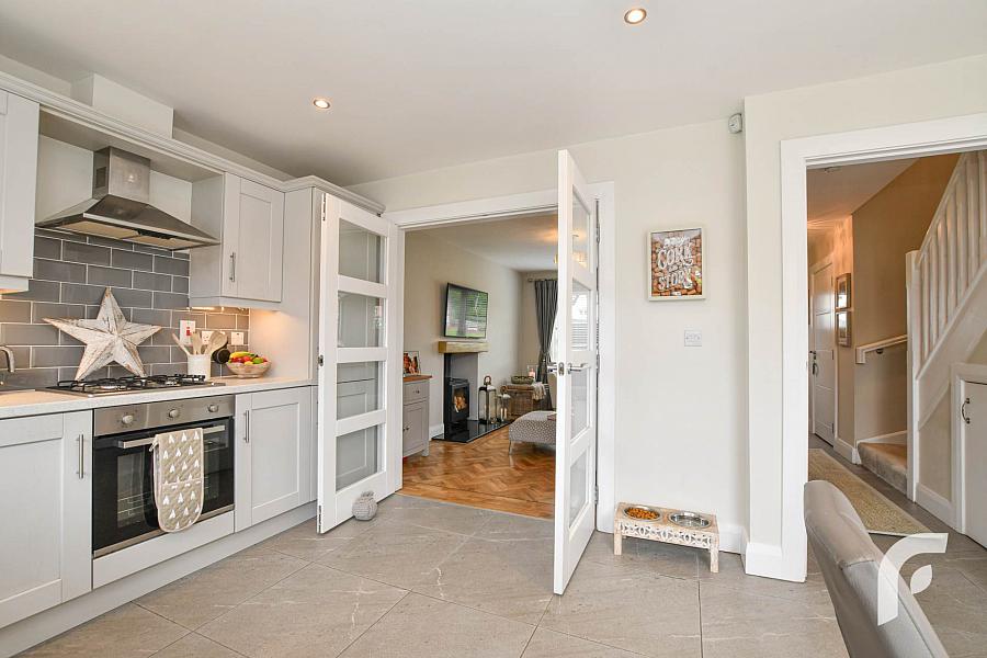 12 Loughshore Manor