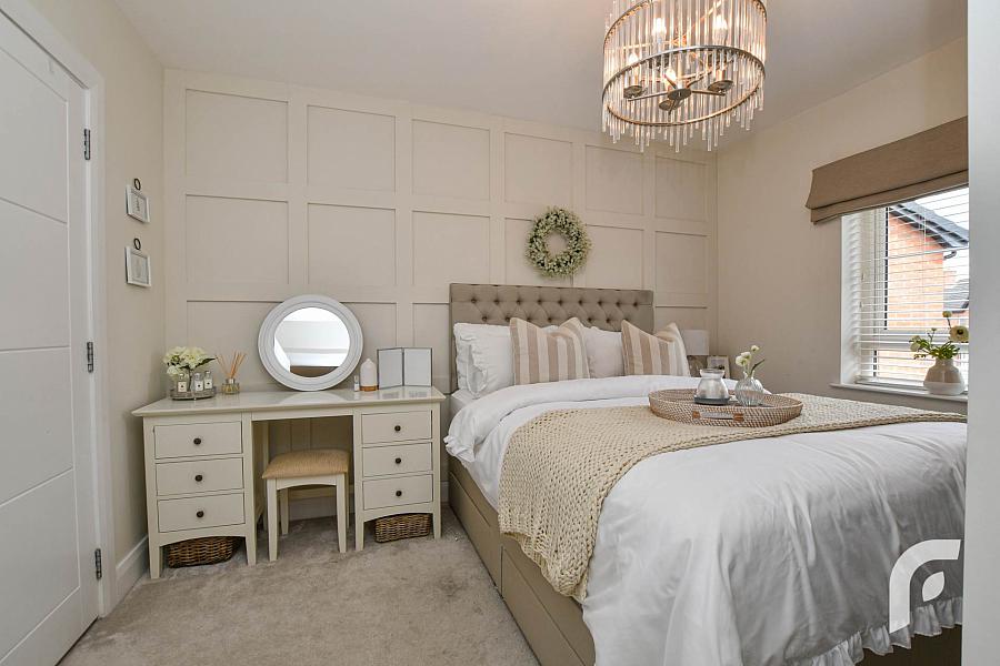 12 Loughshore Manor