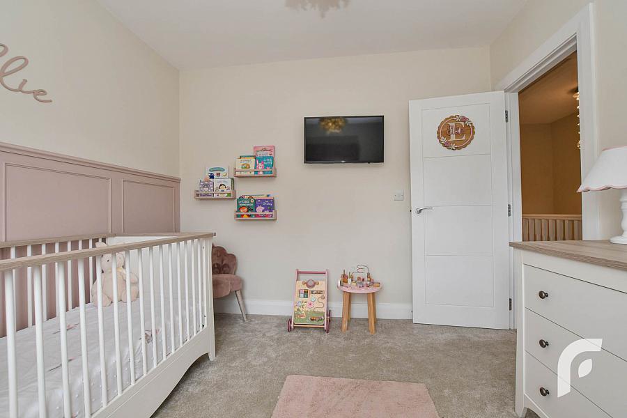 12 Loughshore Manor