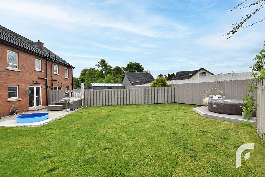 12 Loughshore Manor