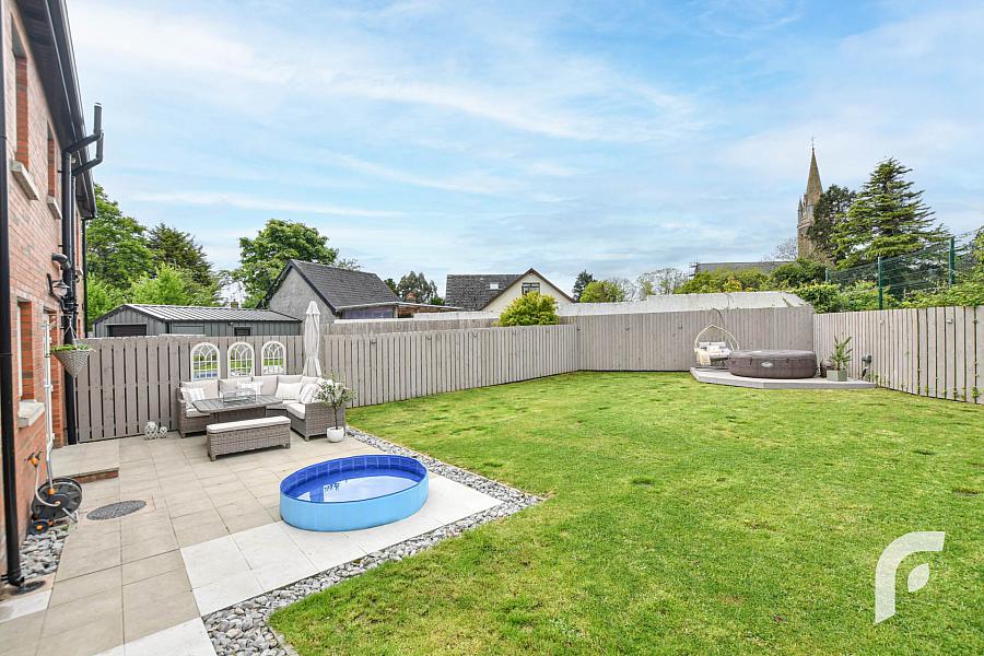 12 Loughshore Manor
