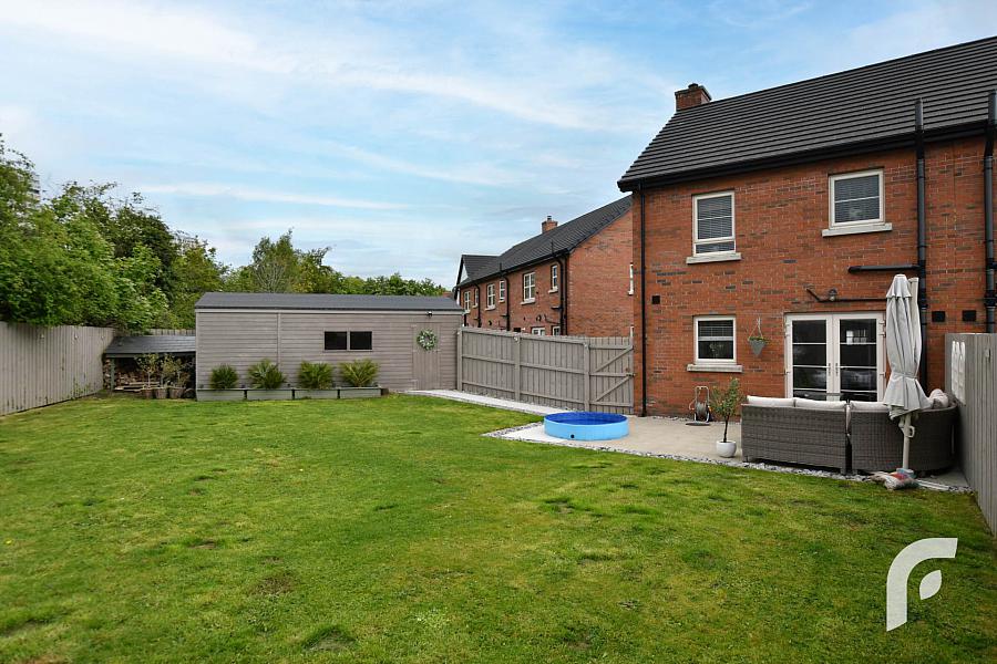 12 Loughshore Manor