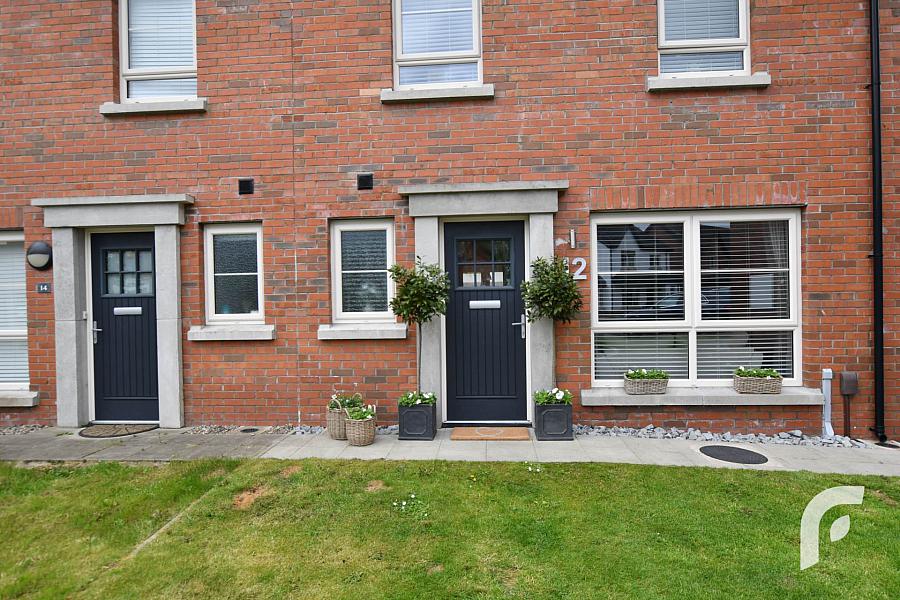12 Loughshore Manor