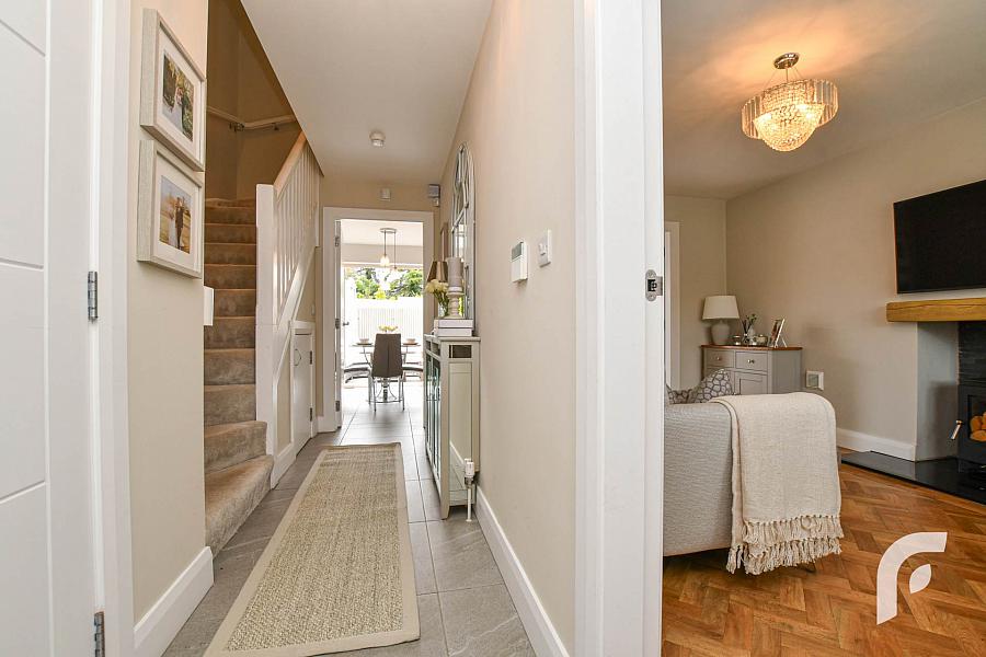 12 Loughshore Manor