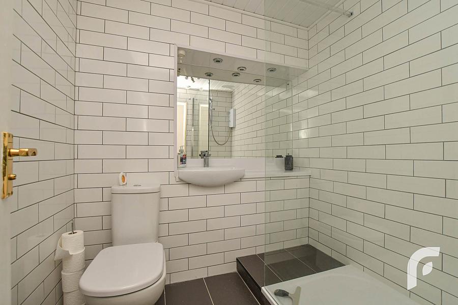 9a Woodland House