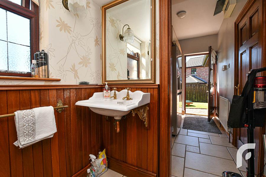7 Hedgelea Grove