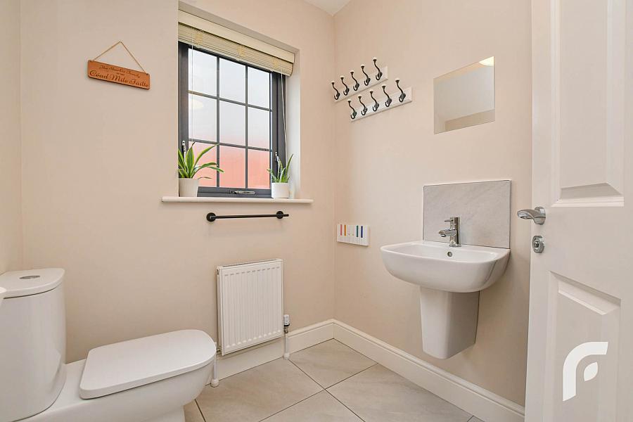 9 Oakfield Park
