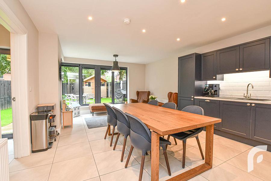 9 Oakfield Park