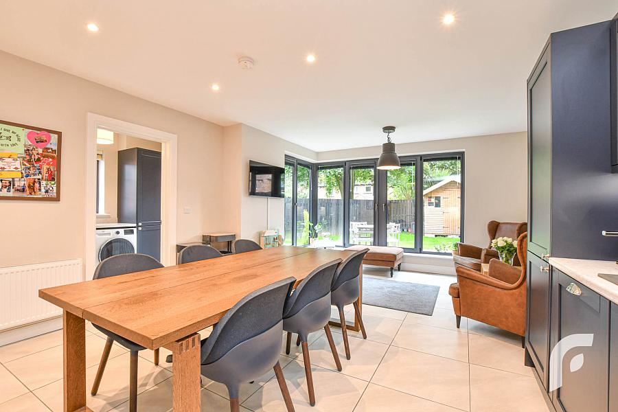 9 Oakfield Park