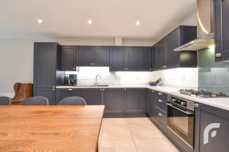 9 Oakfield Park