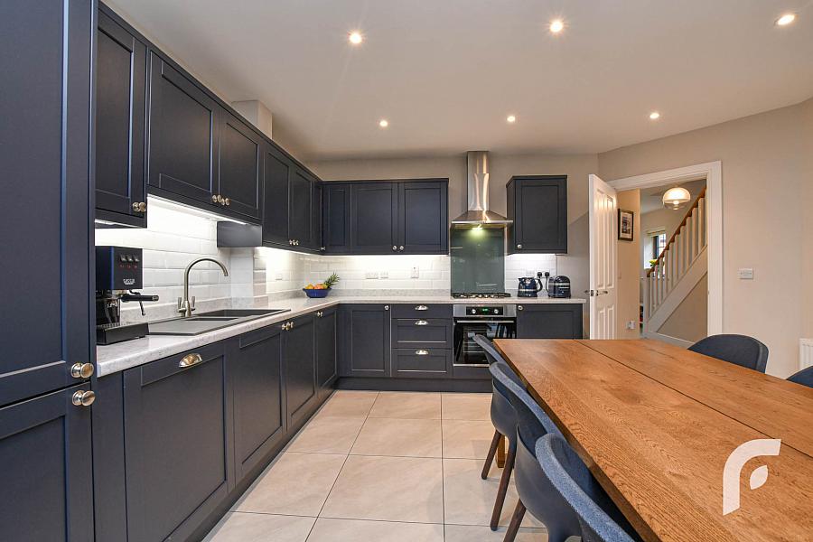 9 Oakfield Park
