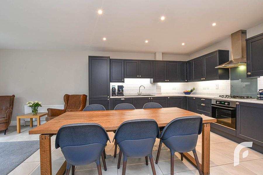 9 Oakfield Park