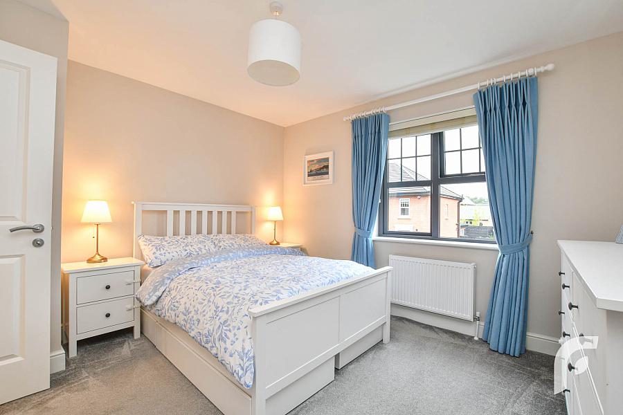 9 Oakfield Park