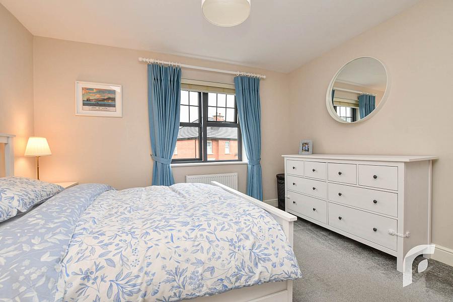 9 Oakfield Park