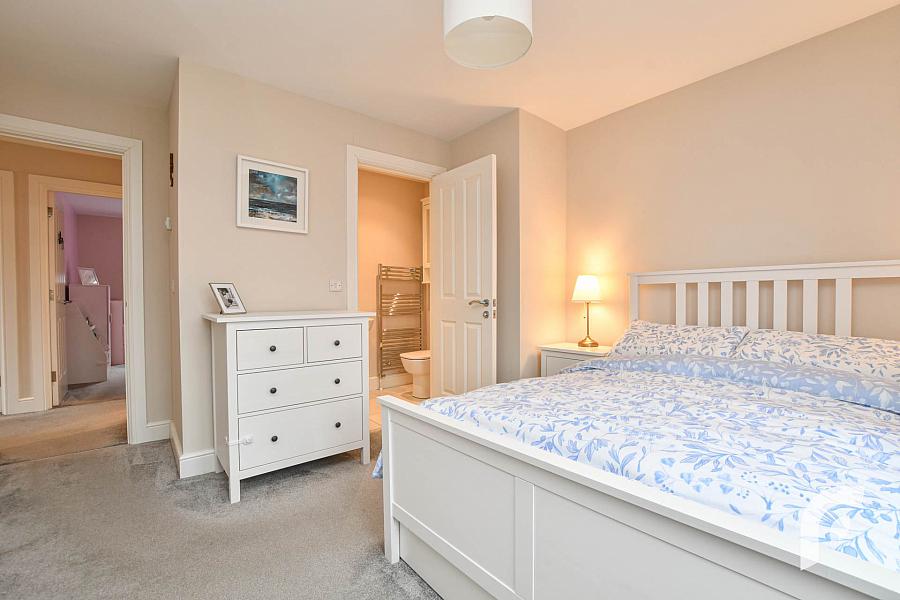 9 Oakfield Park