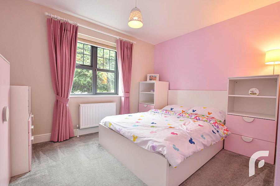 9 Oakfield Park