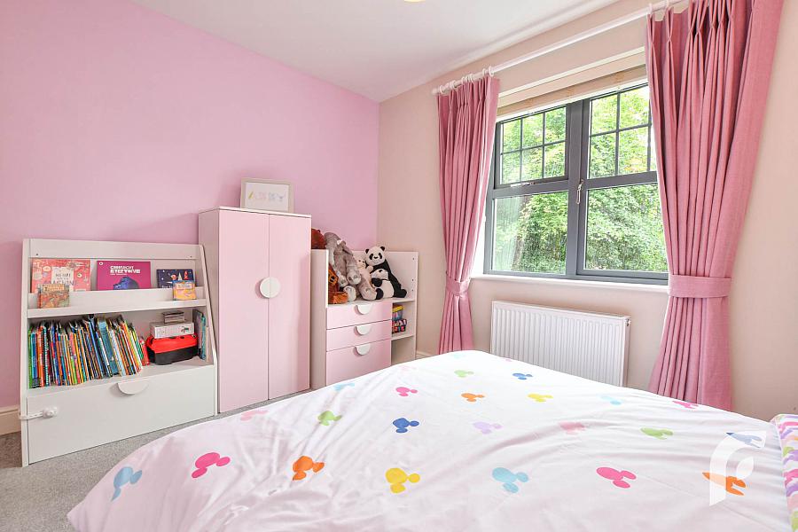 9 Oakfield Park