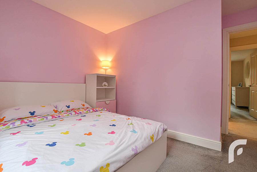 9 Oakfield Park