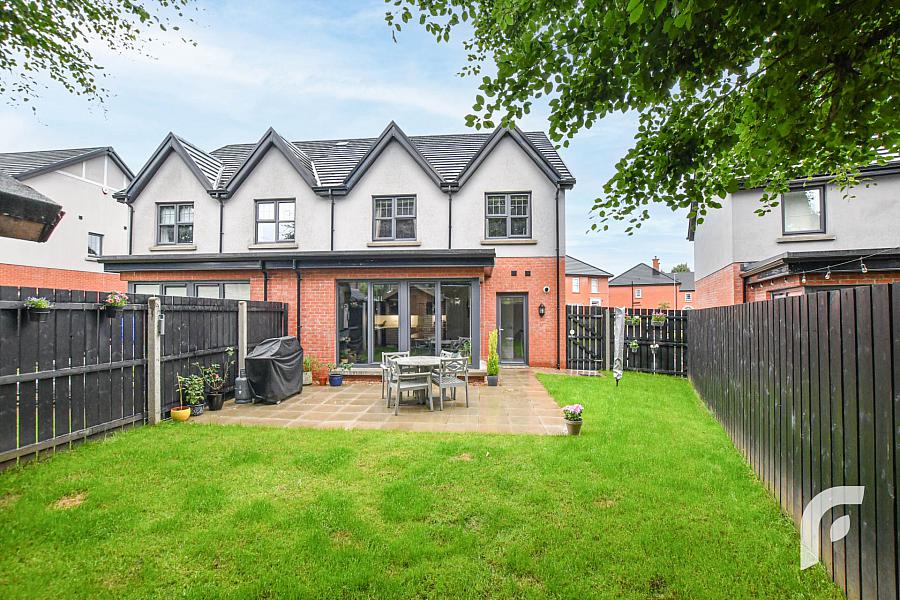 9 Oakfield Park