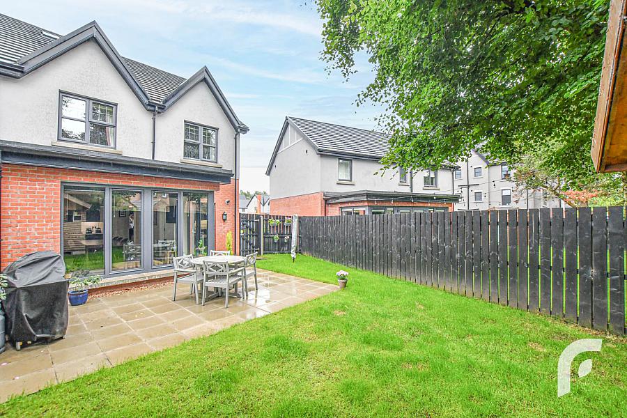 9 Oakfield Park