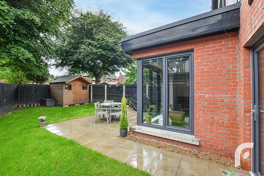 9 Oakfield Park