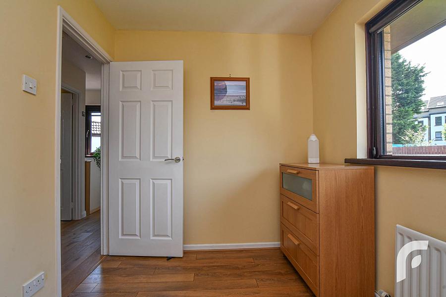 32 Hollybrook Avenue
