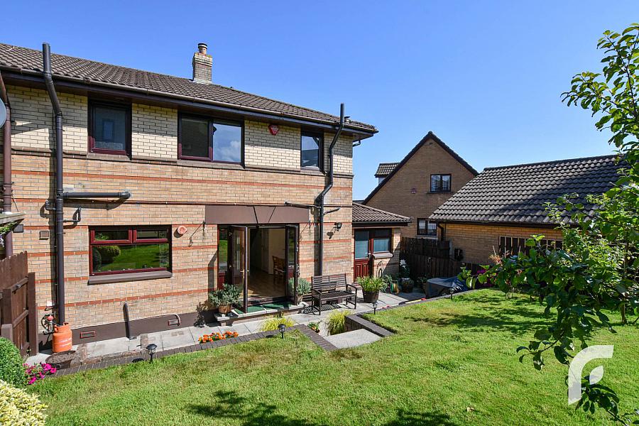 32 Hollybrook Avenue