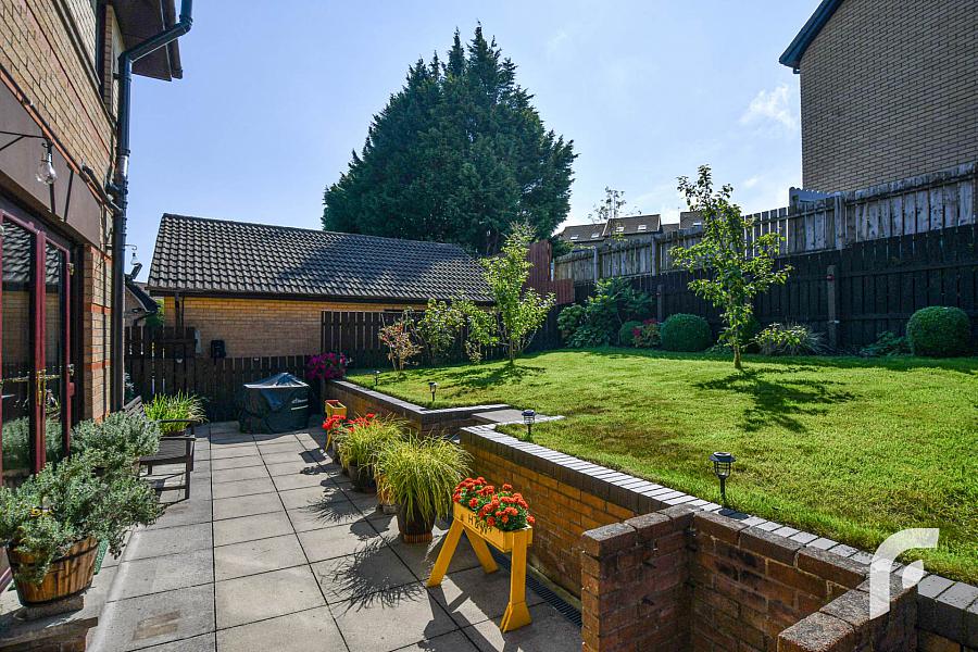 32 Hollybrook Avenue