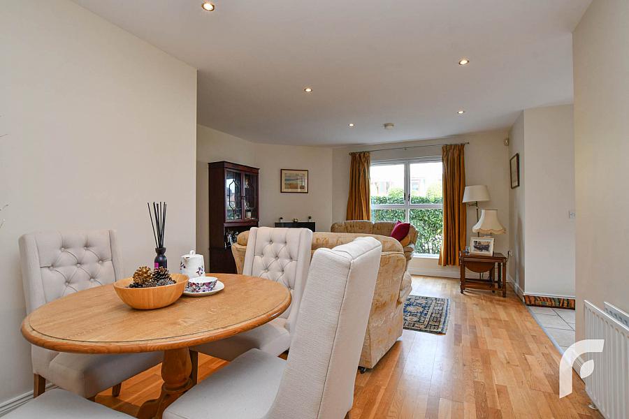 Apt       Glencoe Park