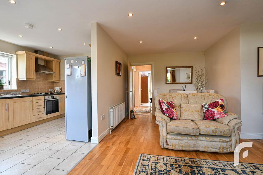 Apt       Glencoe Park