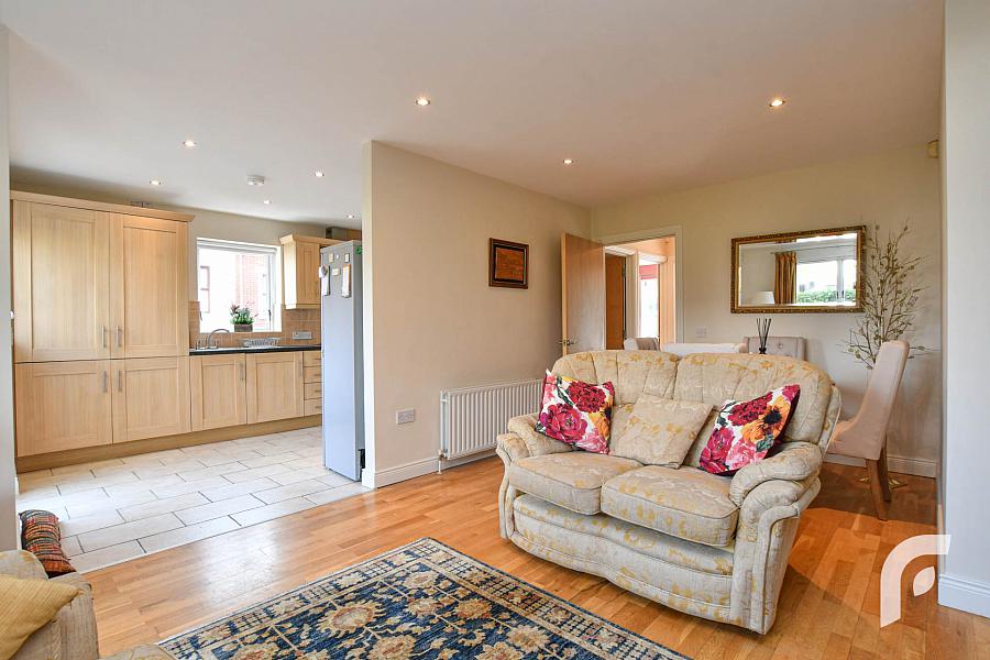 Apt       Glencoe Park