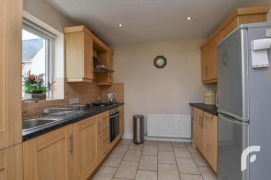 Apt       Glencoe Park