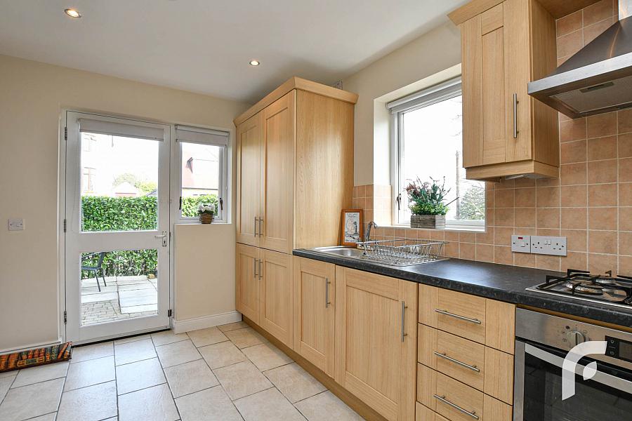 Apt       Glencoe Park