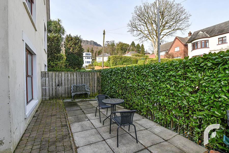 Apt       Glencoe Park