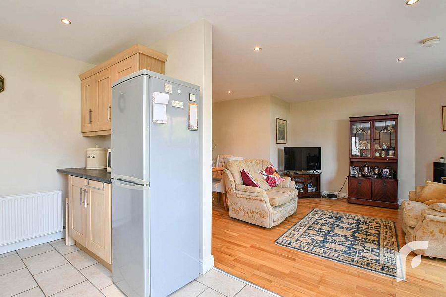 Apt       Glencoe Park